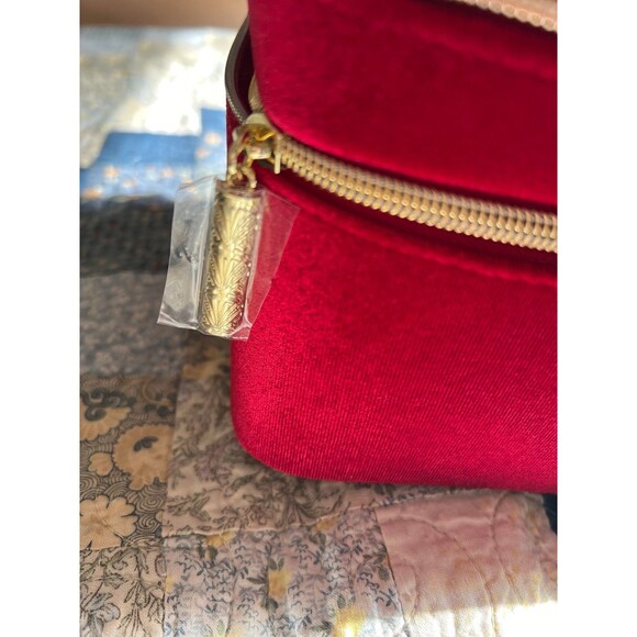 Estee Lauder 2024 Edition Brand New, Never Used, Red Velvet Makeup Bag. - Picture 3 of 5